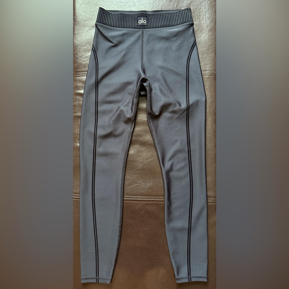 ALO Airlift High Waist 7/8 Line Up Legging Black Grey XS 
Pinstripe Yoga Pants